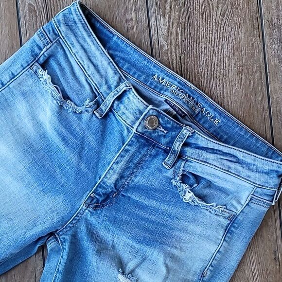 AMERICAN EAGLE Jegging Jeans Light Wash Distessed Holes Women's Size 6 - Picture 4 of 12